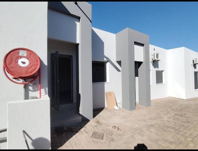 BUSINESS PROPERTY TO RENT IN LYTTELTON MANOR